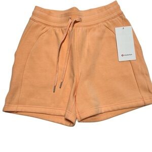 Lululemon Women’s Scuba Shorts Orange Peach Size 6 NWT